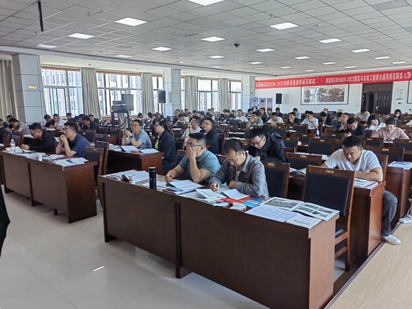 半岛（中国）组织参加全市房屋建筑和市政基础设施工程监督业务提升暨行业规范培训会
