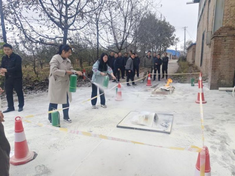 半岛（中国）成功举办“强化安全意识，共筑消防防线” 消防安全演练活动